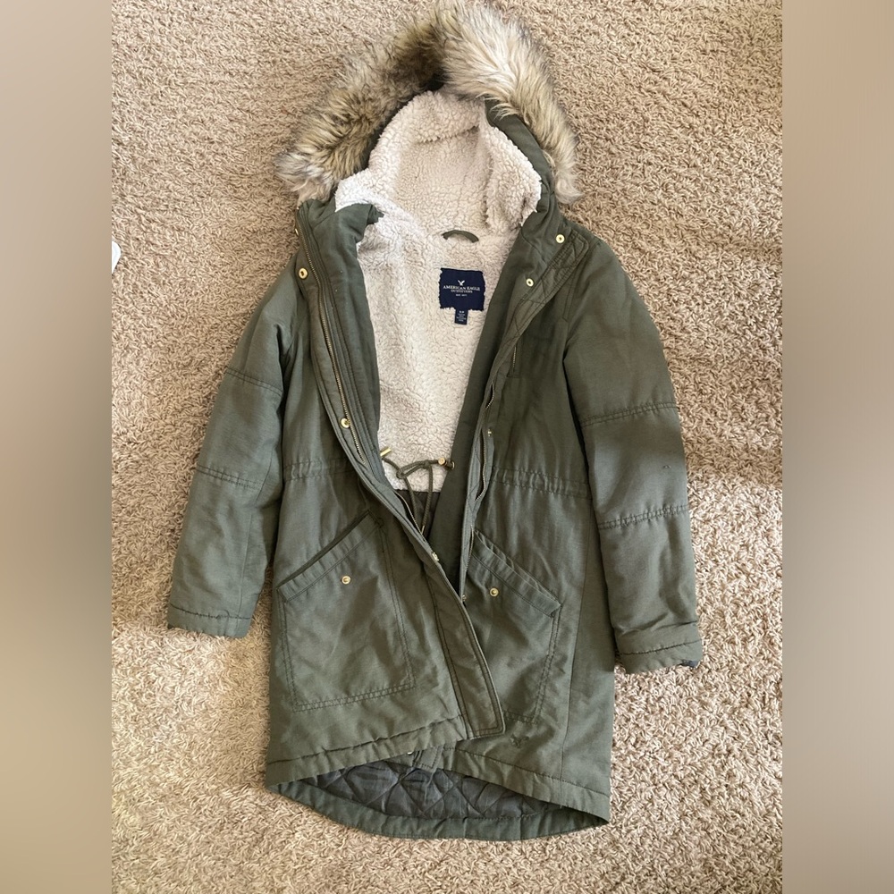 American Eagle olive green winter coat with faux fur hood women’s size small